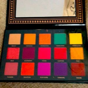 Ace Beaute Nostalgia eyeshadow palette